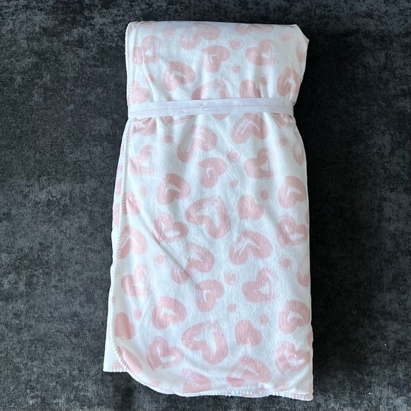 NWT Heart Valentine’s Baby Blanket - Picture 8 of 9